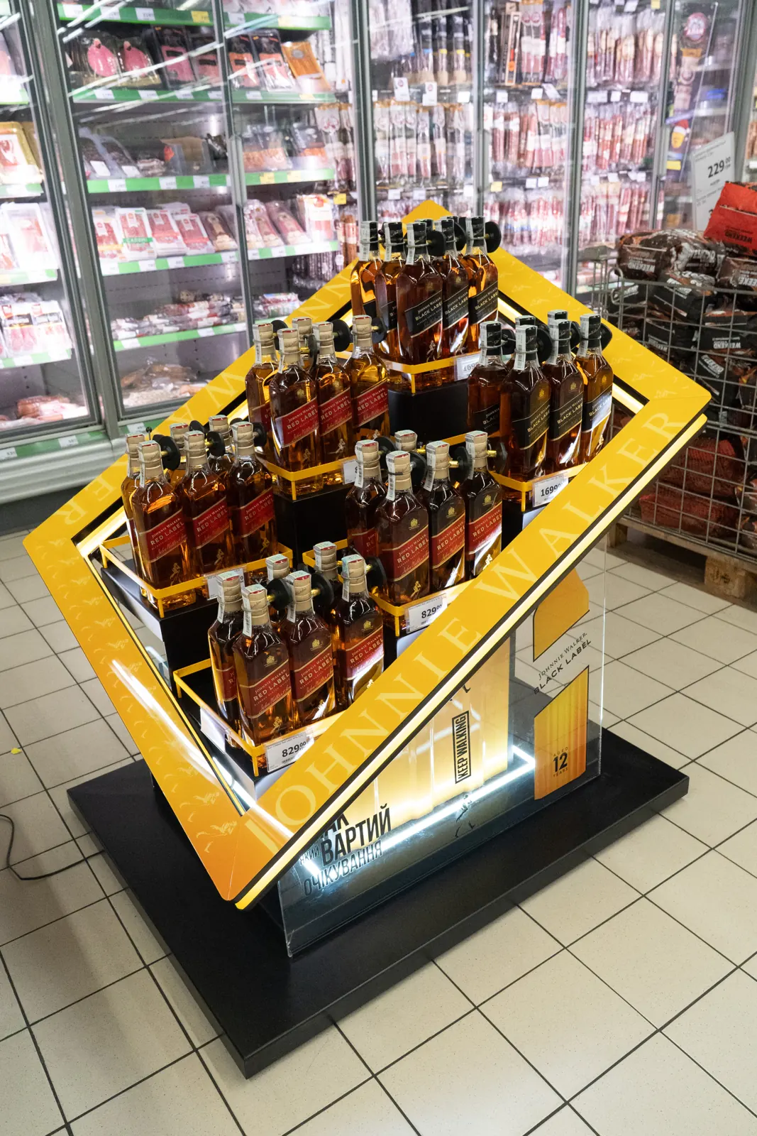 Johnnie Walker — Johnnie Walker: геометрія полиці